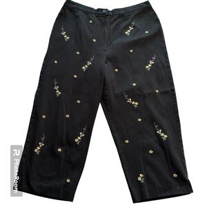 Alfred Dunner Womens Crop Pants Size 12 Black Embroidered Bumble Bee Floral